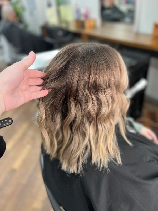 What Are The Differences Between Root Taps and Color Melts? - Blog - Andre  Richard Salon